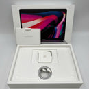 Macbook Pro 2022 13.3လက်မ ငွေရောင် Apple M2/ RAM 8GB/ SSD 256GB 98% ဘက်ထရီ 95% BPTN (18 ကြိမ် အားသွင်းသည် - ပွန်းပဲ့အစွန်းများ) 