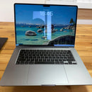 Macbook Air 2024 13.6 in White Apple M3/ RAM 8GB/ SSD 512GB 99% ဘက်ထရီ 100% 11 ကြိမ် BPTN 